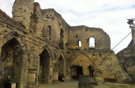 Castle Ruins & Velvet Cave