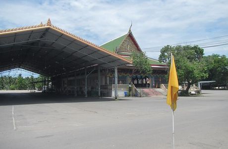 Wat Rat Charoen Tham