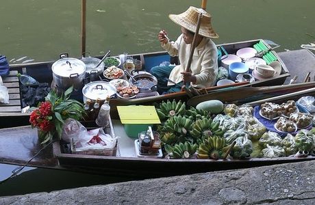 Bang Nok Khwaek Floating Market