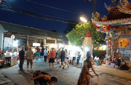 Maenam Walking Street