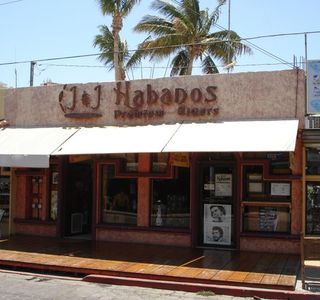 J&J La Casa del Habano