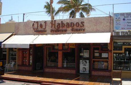 J&J La Casa del Habano