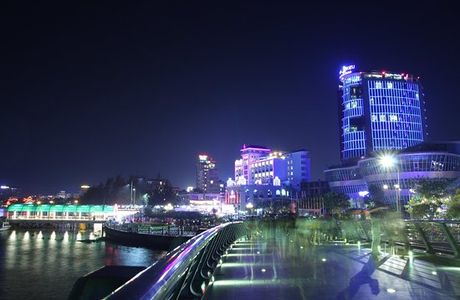 Cau Di Bo Ben Ninh Kieu