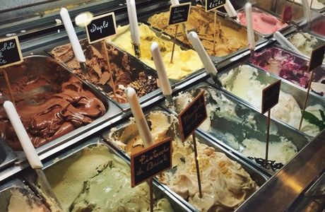 Bar-Gelateria In Piazza