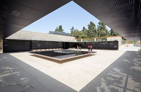 Saxum Visitor Center