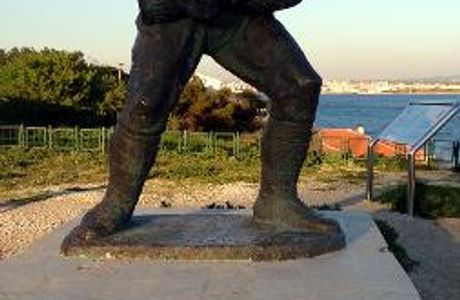 Seyit Onbasi Monument