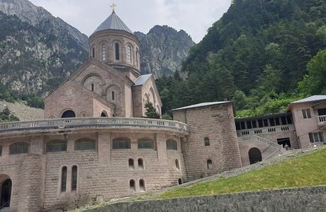 Mtavarangelozi Monastery