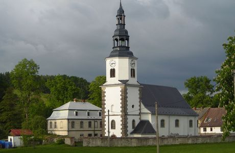 Kostel Cirkve Ceskoslovenske Husitske s Farou