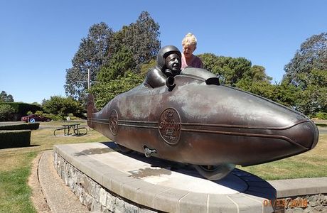 Burt Munro Statue