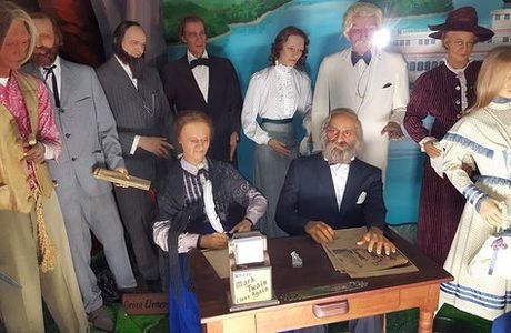 Haunted House on Hill Street Wax Museum