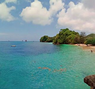 Three-Coloured Beach