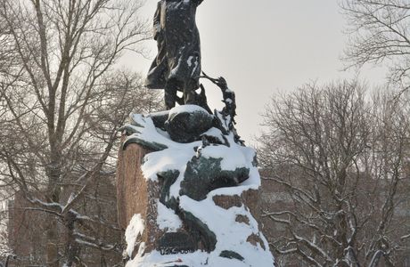 Monument S.O. Makarov