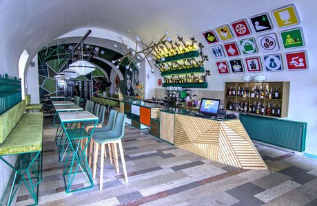 Le Jour Cafe Bar