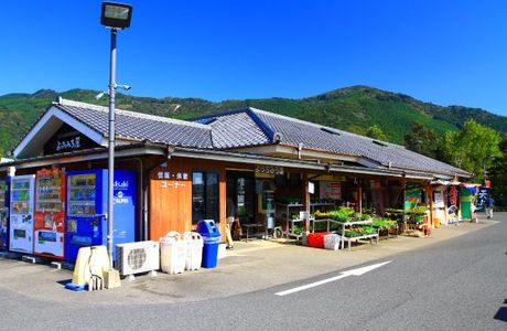 Michi-no-Eki Kitakata Yotchimiroya
