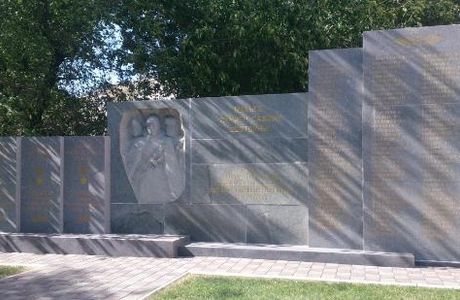 Monument to the Heroes-Polytechnics