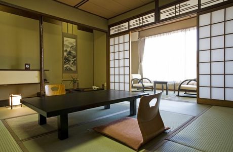 Yunogo Onsen Tetsudo Mokeikan & Retro Omocha Kan