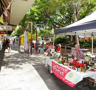 Sunday on Flinders. Cotters Markets