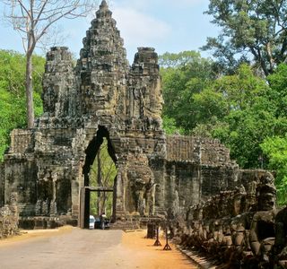 Angkor Entertain Tour