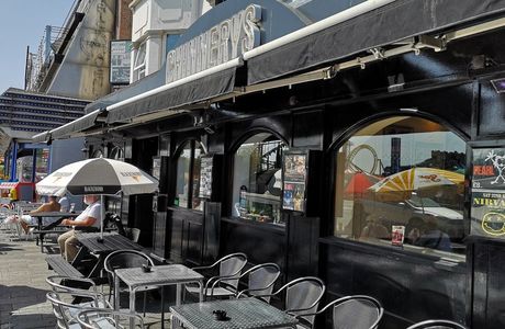 Bart's Bar Sports Side