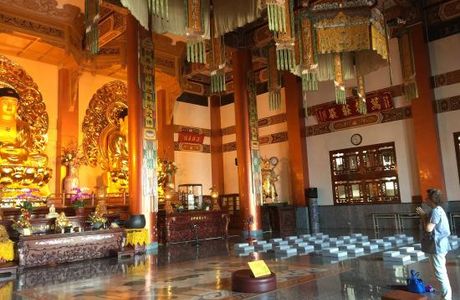Sanbaoshan Lingyan Temple