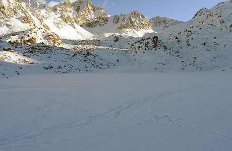 Les Abelletes Lake Trail