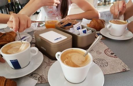 Le Cafe Prestige