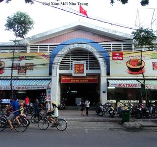 Xom Moi Market