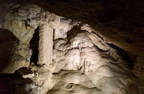 Les Grottes Petrifiantes
