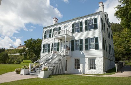 The Richard and Jane Manoogian Mackinac Art Museum