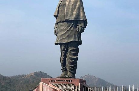 Statue of Djilali Bounaama