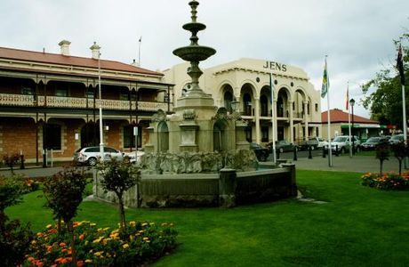 The Riddoch & Main Corner Complex