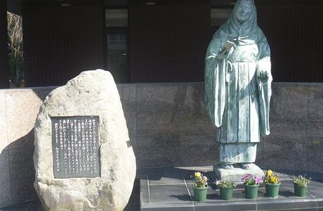Statue of Kagano Chiyojo