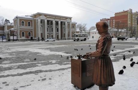 Monument Snow Maiden - the Saleswoman Ice Cream