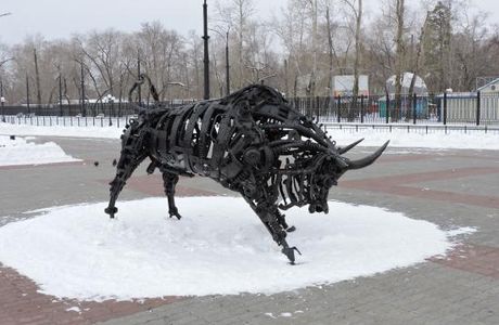 Sculpture Iron Bull