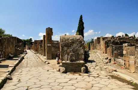 Via delle Tombe