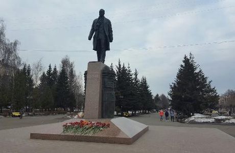 Monument to Derunov