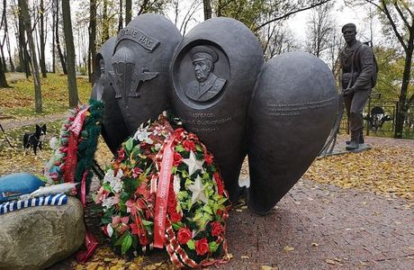 Monument to Paratroopers