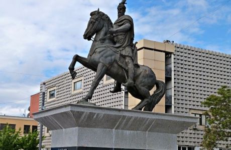 Skanderbeg Statue