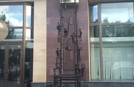 Monument Metal Throne