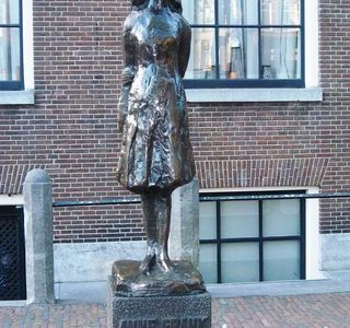 Statue of Anne Frank