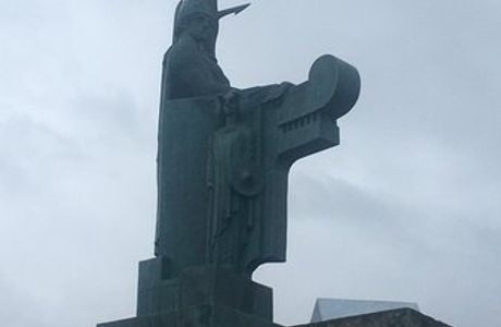 Arnarholl Statue