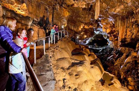 Poole's Cavern & Buxton Country Park