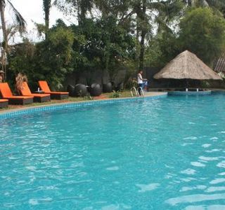 La Pistoche Swimming Pool & Bar