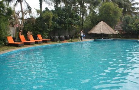 La Pistoche Swimming Pool & Bar