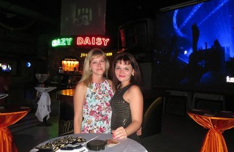 Crazy Daisy Bar & Night Club