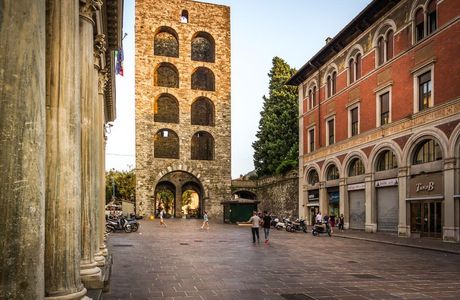 Porta torre di Como