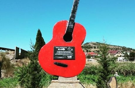 Monument to Band Kino