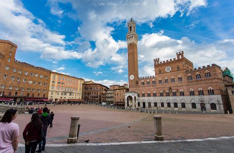 Piazza IV Novembre (Piazza del Comune)