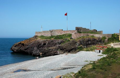Eynesil Kalesi