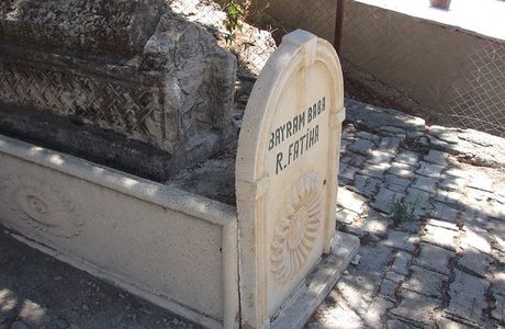 Bayrambaba turbesi